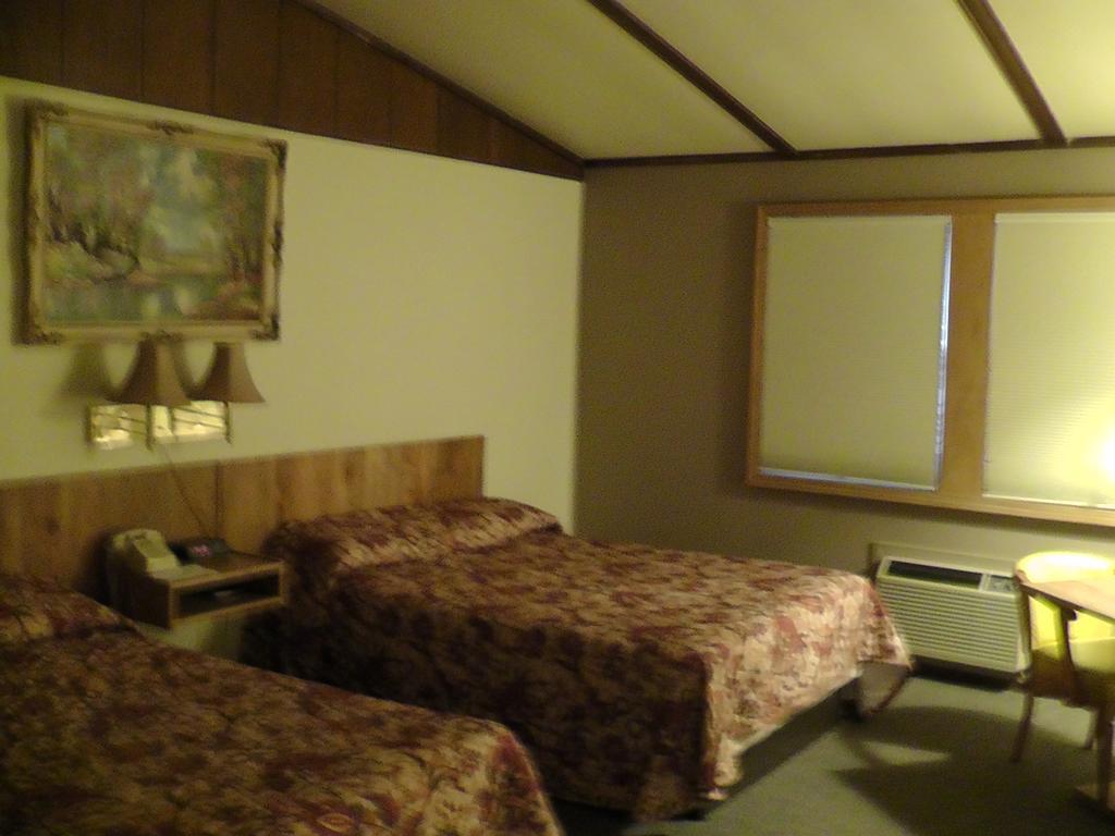 Motel 95 & Campground Hixton Exterior photo